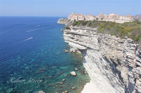 Bonifacio, surprenante et charmante cité de l'extrême sud .